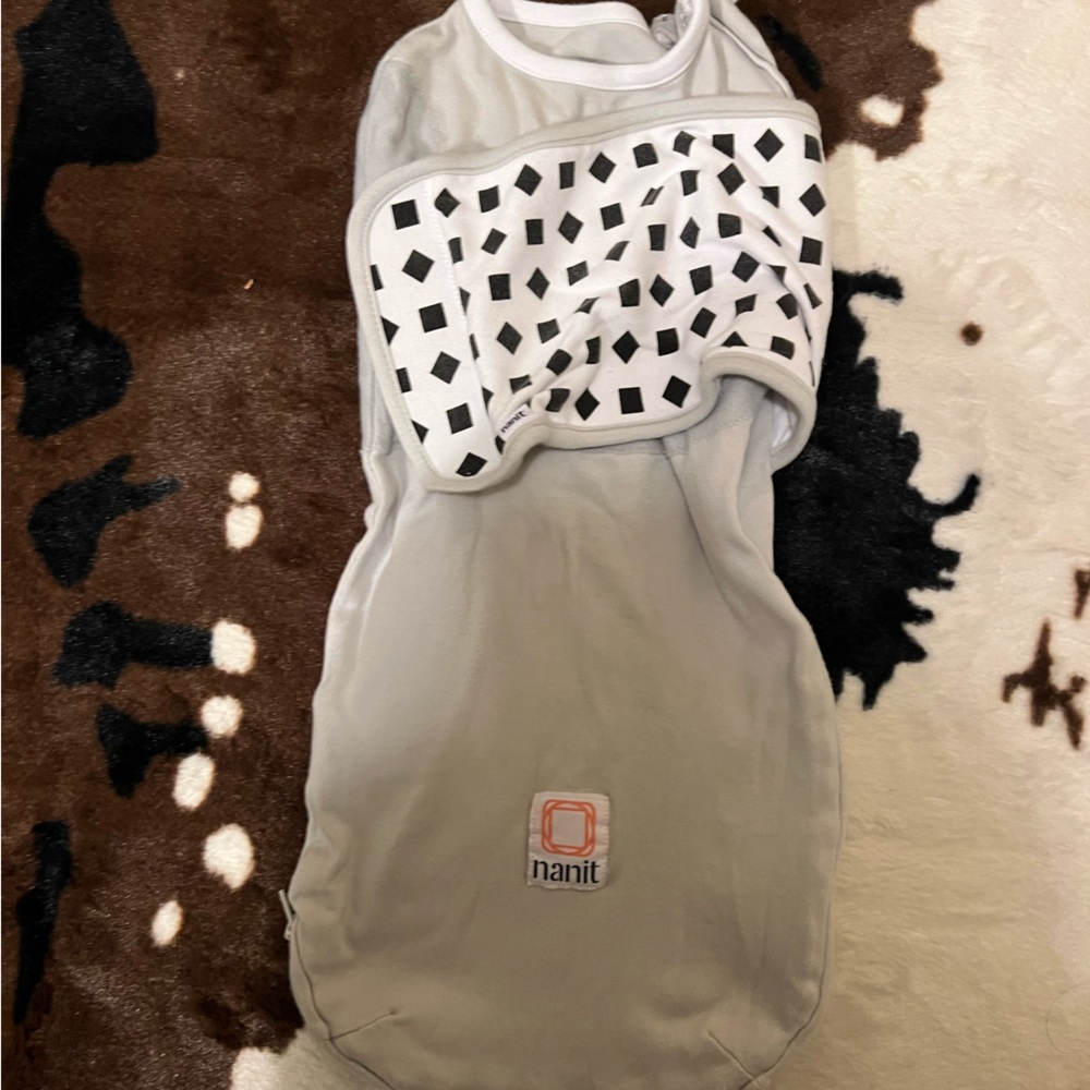 Nanit Swaddle- Like New! Size Small